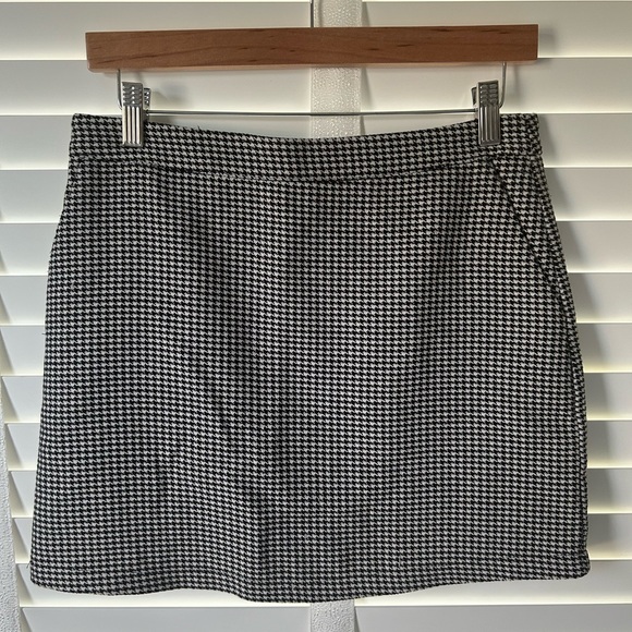 Forever 21 Mini Skirt Houndstooth Plaid Black White Preppy Pockets Size 27 - Picture 1 of 9